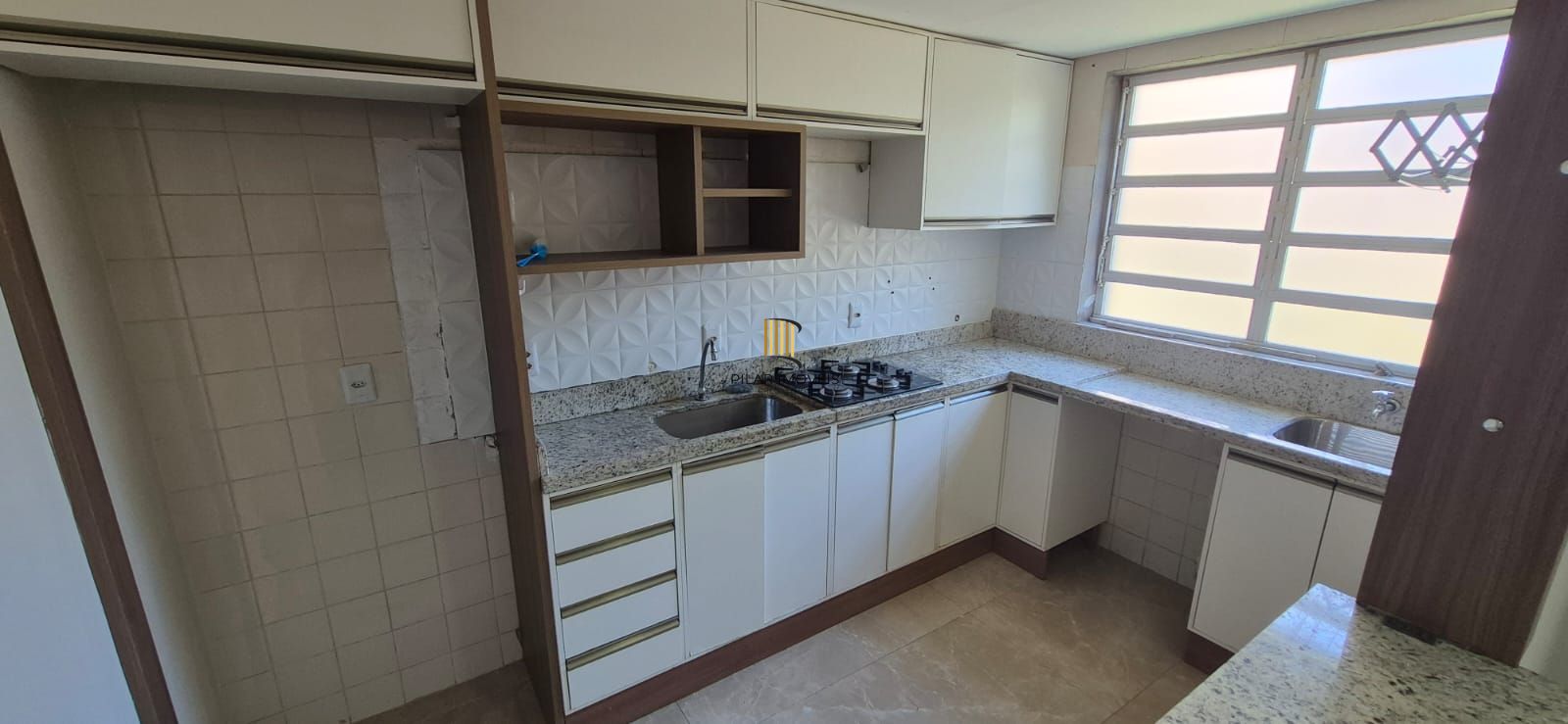 Apartamento 2 Dormiótios / Cond. fechado/ piscina/ excelente localização