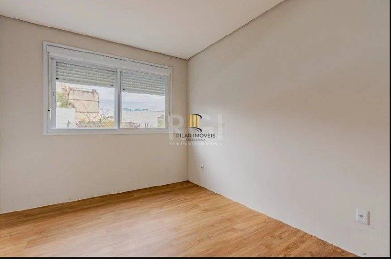 Casa para Venda - 220m², 3 dormitórios, sendo 2 suites, 2 vagas - Partenon