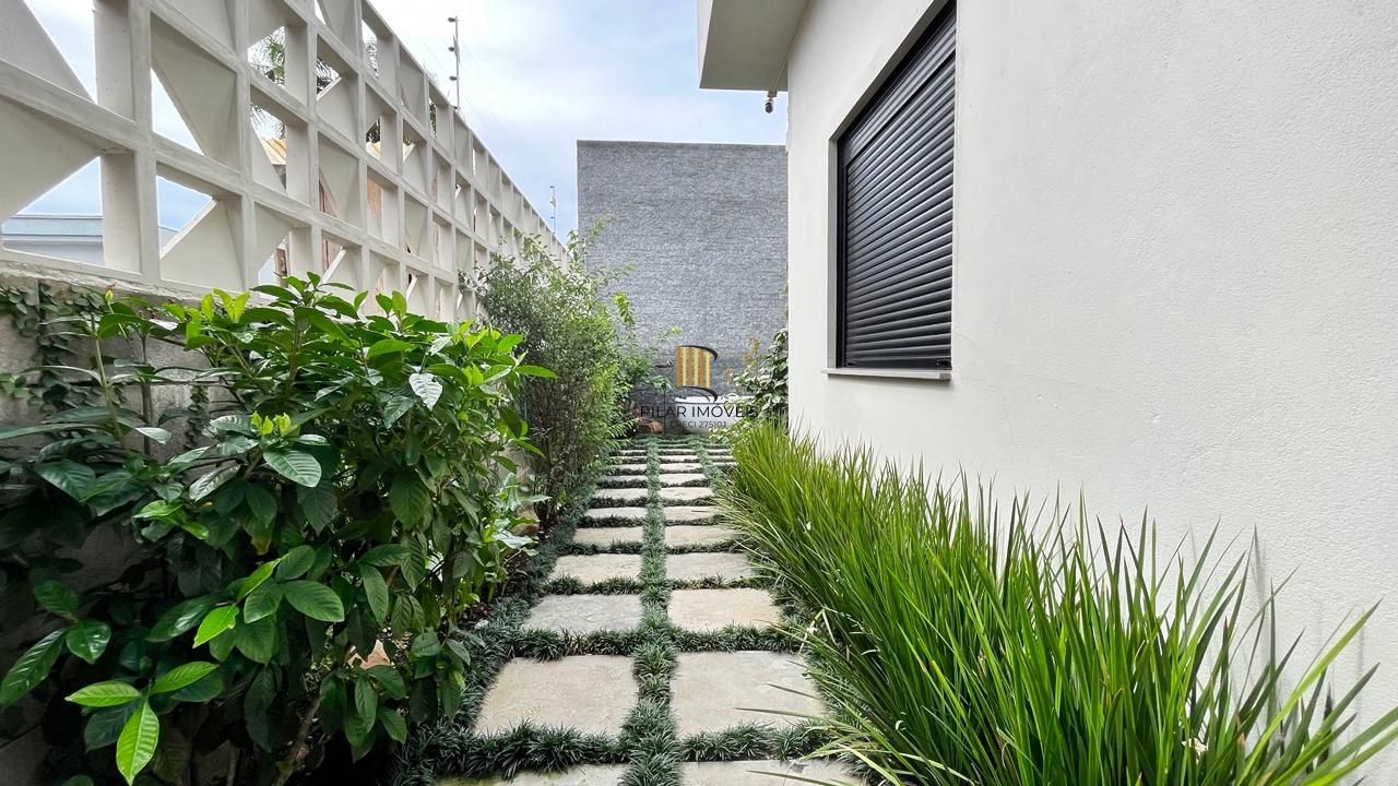 Casa Moderna com Suíte, Hidromassagem, Jardim e 2 Vagas