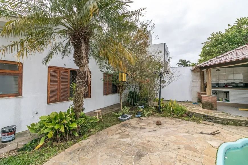 Casa / 3 Dormitórios / 1 Suíte / 3 Vagas / Churrasqueira / Piscina / Jardim Planalto / Jardim Itu / Porto Alegre / RS