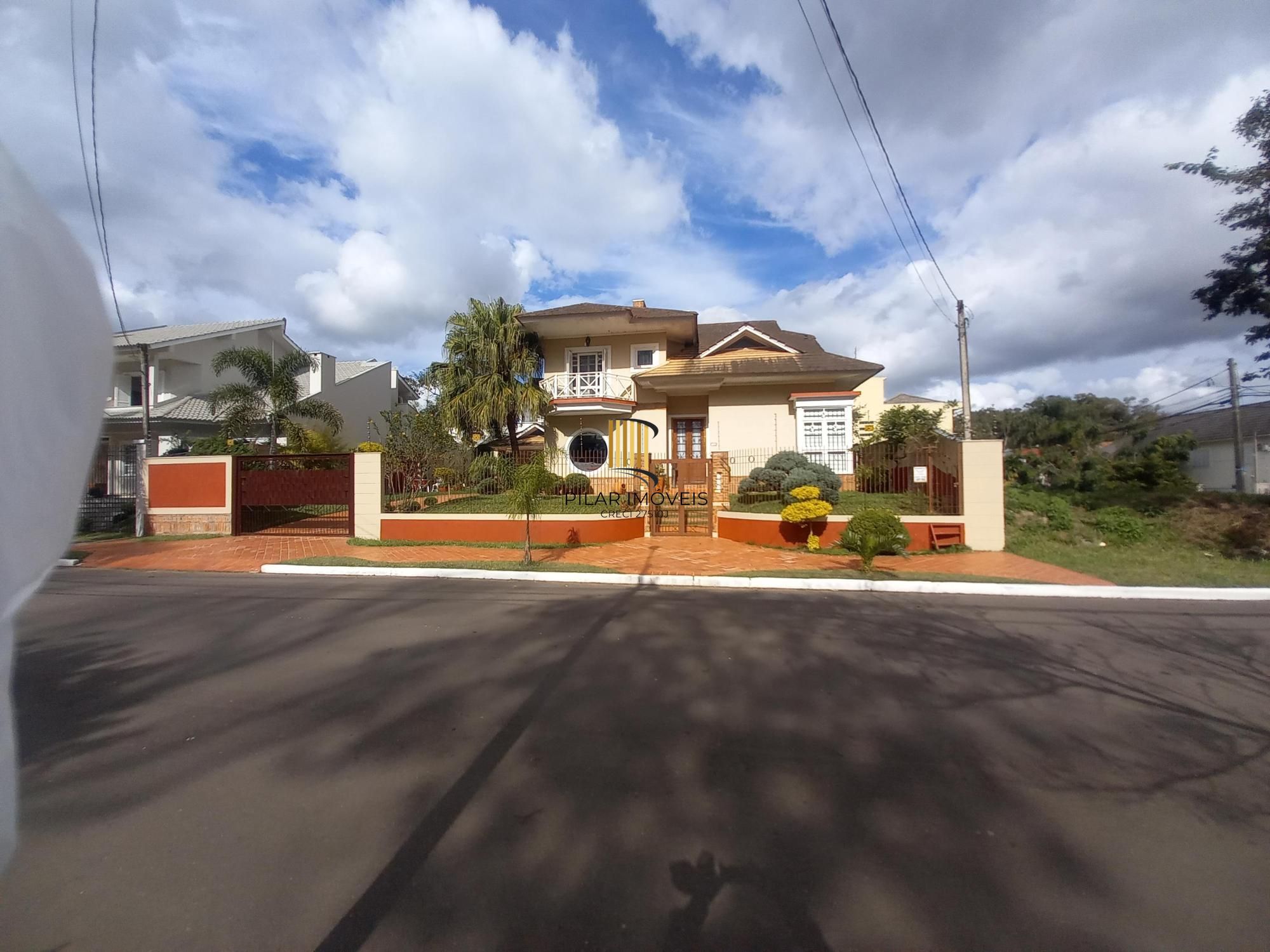 Excelente sobrado 242m²/3dormitórios/Moinhos de Vento/Canoas