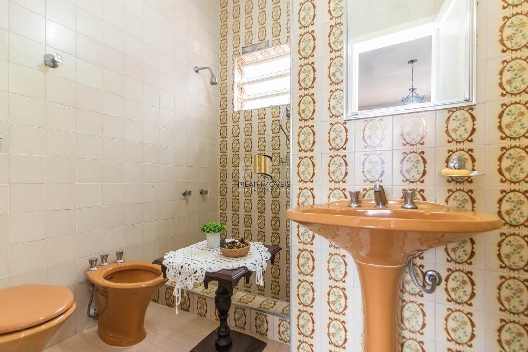 Casa para Venda - 203m², 3 dormitórios, sendo 1 suites, 2 vagas - Santa Tereza
