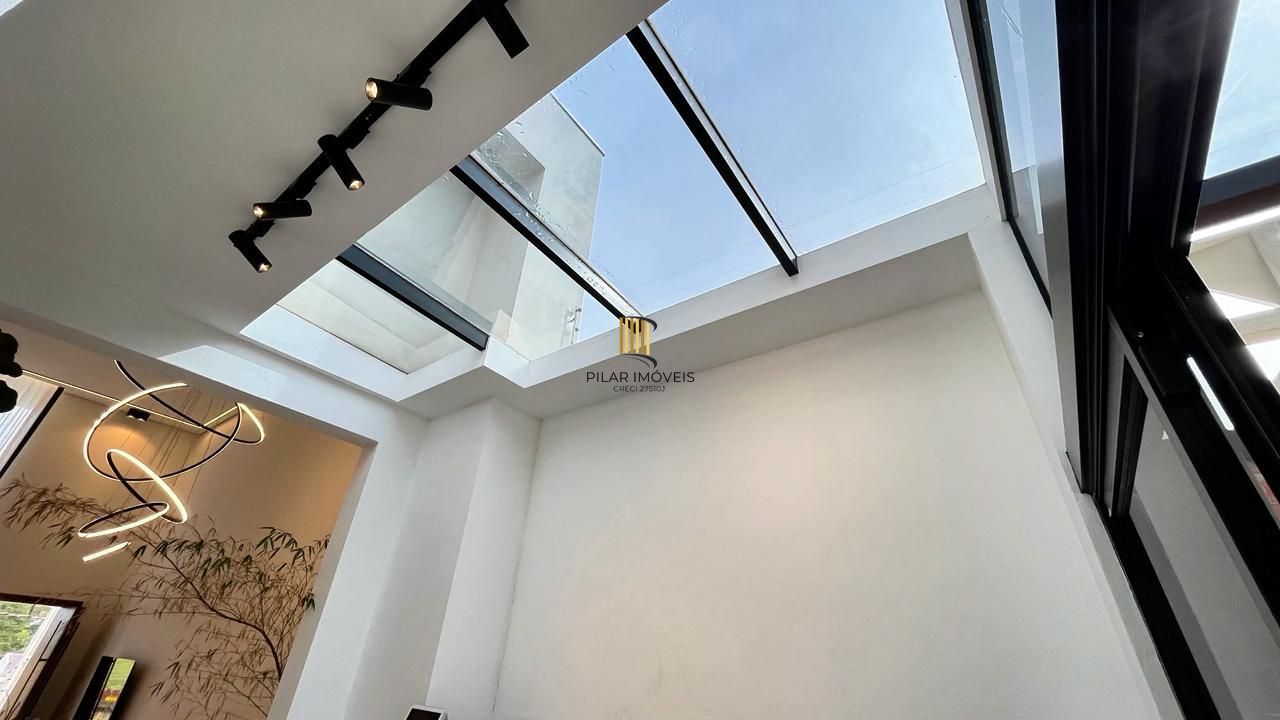 Casa Moderna com Suíte, Hidromassagem, Jardim e 2 Vagas