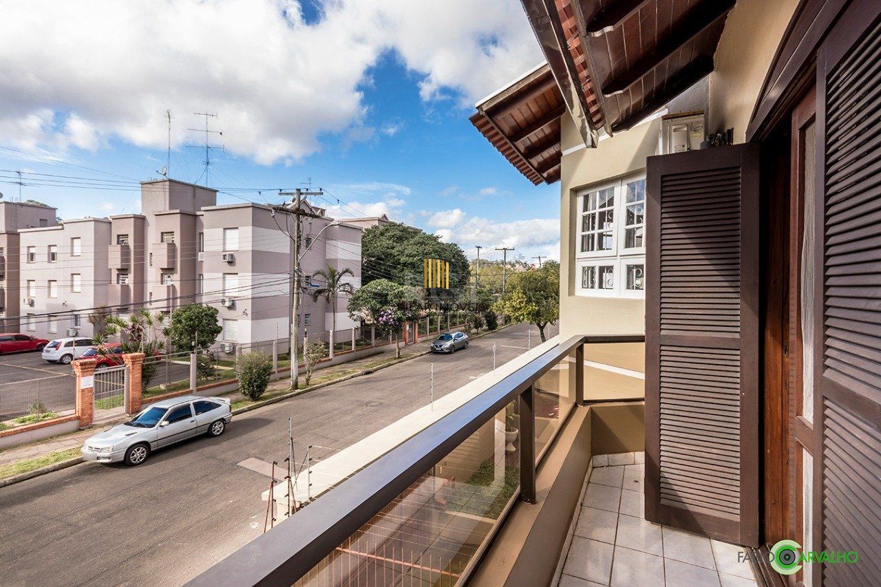 Sobrado para Venda - 335m², 4 dormitórios, sendo 2 suites, 3 vagas - Petrópolis