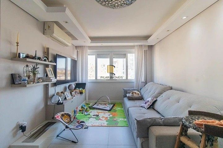 Apartamento à venda/ Três dorm/ Elevador/Garagem/ Amplo/ Bem Localizado