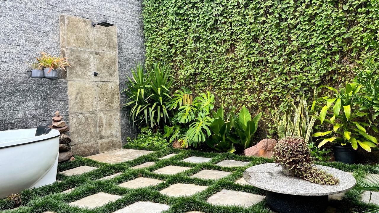 Casa Moderna com Suíte, Hidromassagem, Jardim e 2 Vagas