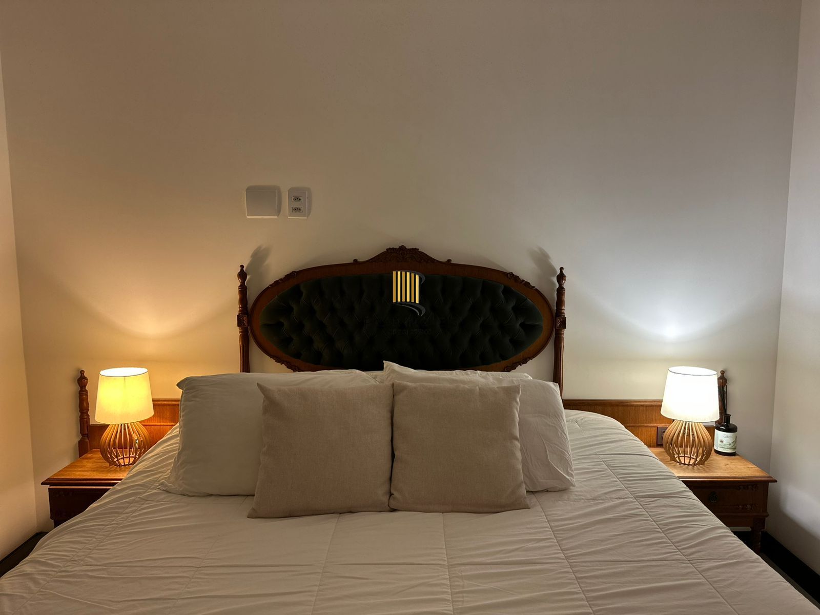 Casa Moderna com Suíte, Hidromassagem, Jardim e 2 Vagas