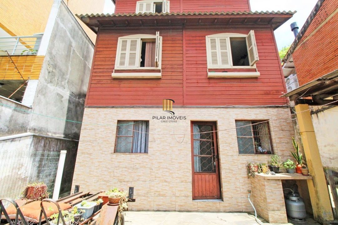 Casa/terreno c/ 3 dorm no Bairro Petrópolis em Porto Alegre