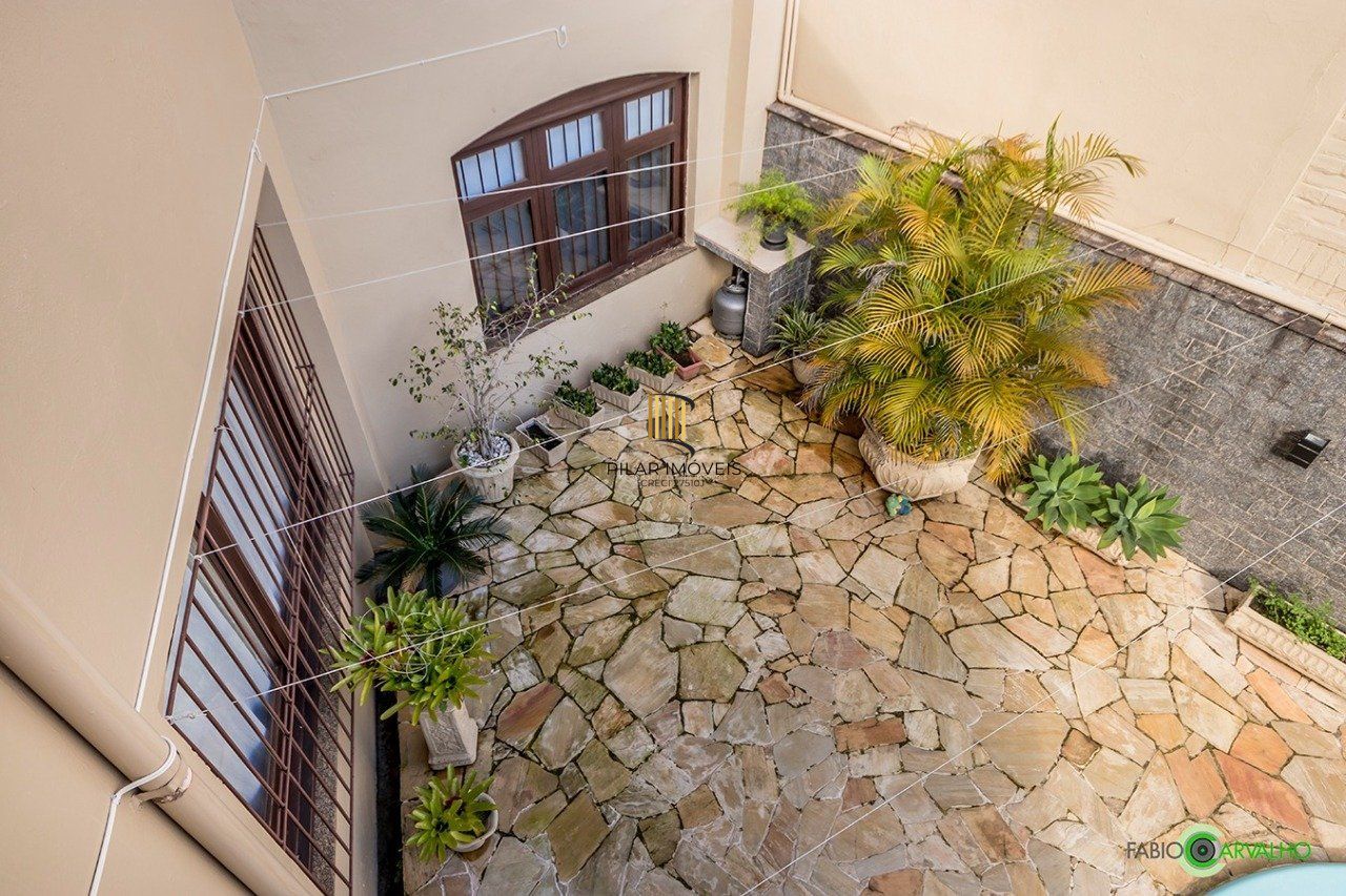 Sobrado para Venda - 335m², 4 dormitórios, sendo 2 suites, 3 vagas - Petrópolis