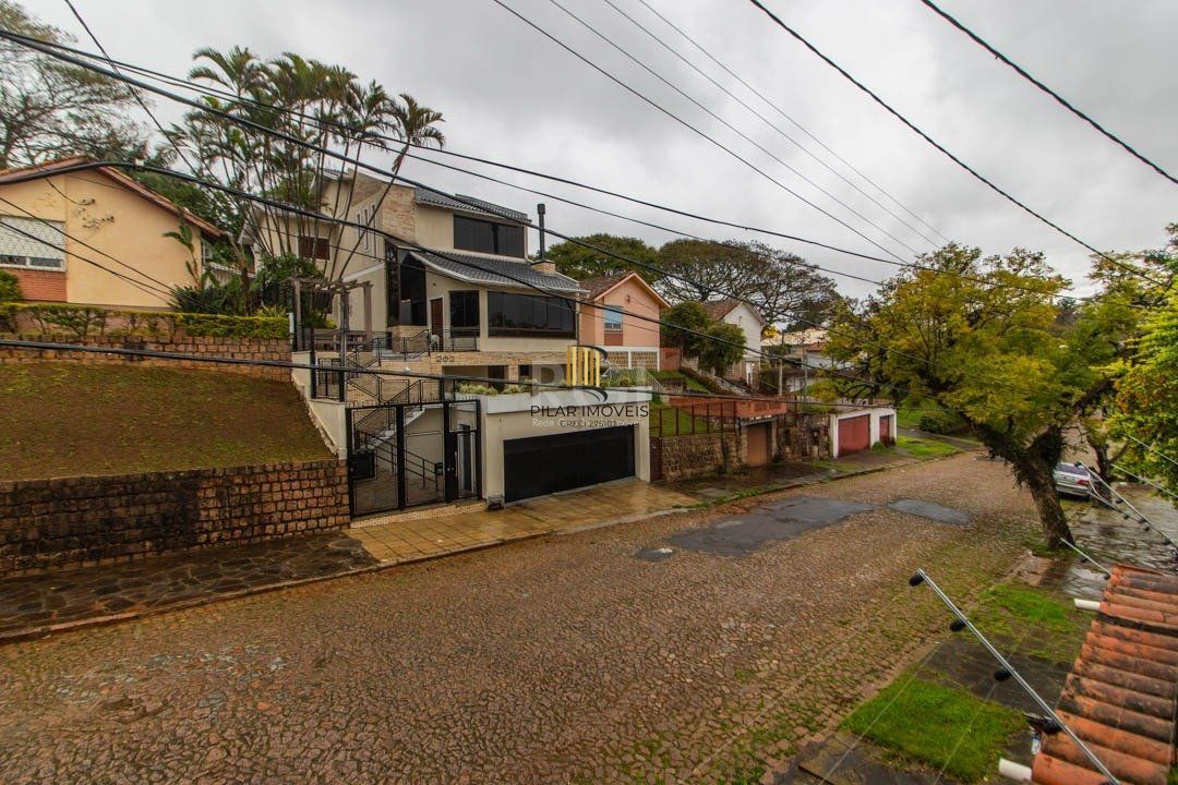 Casa para Venda - 203m², 3 dormitórios, sendo 1 suites, 2 vagas - Santa Tereza