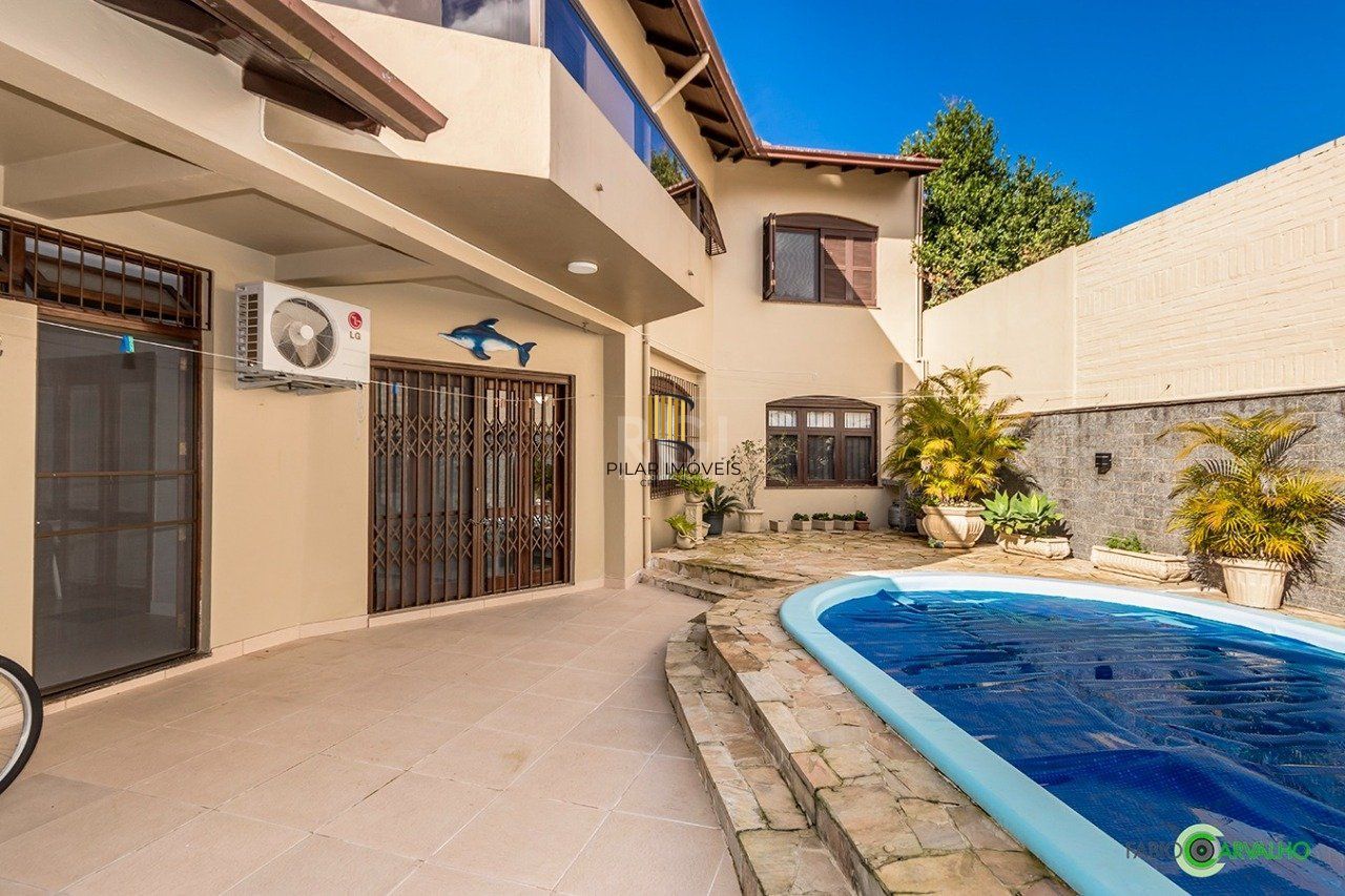 Sobrado para Venda - 335m², 4 dormitórios, sendo 2 suites, 3 vagas - Petrópolis