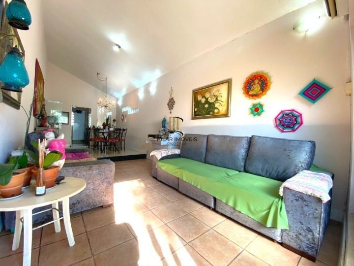 Casa / 3 Dormitórios / 1 Suíte / Piscina / 3 Vagas / Parque Santa Fé / Santa Fé / Porto Alegre / RS