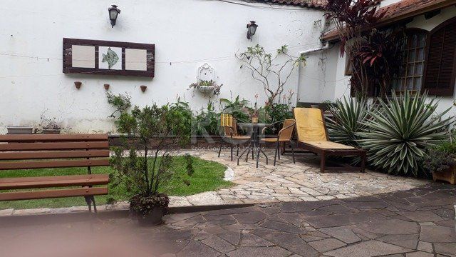 Casa para Venda - 144m², 3 dormitórios, sendo 2 suites, 4 vagas - São João
