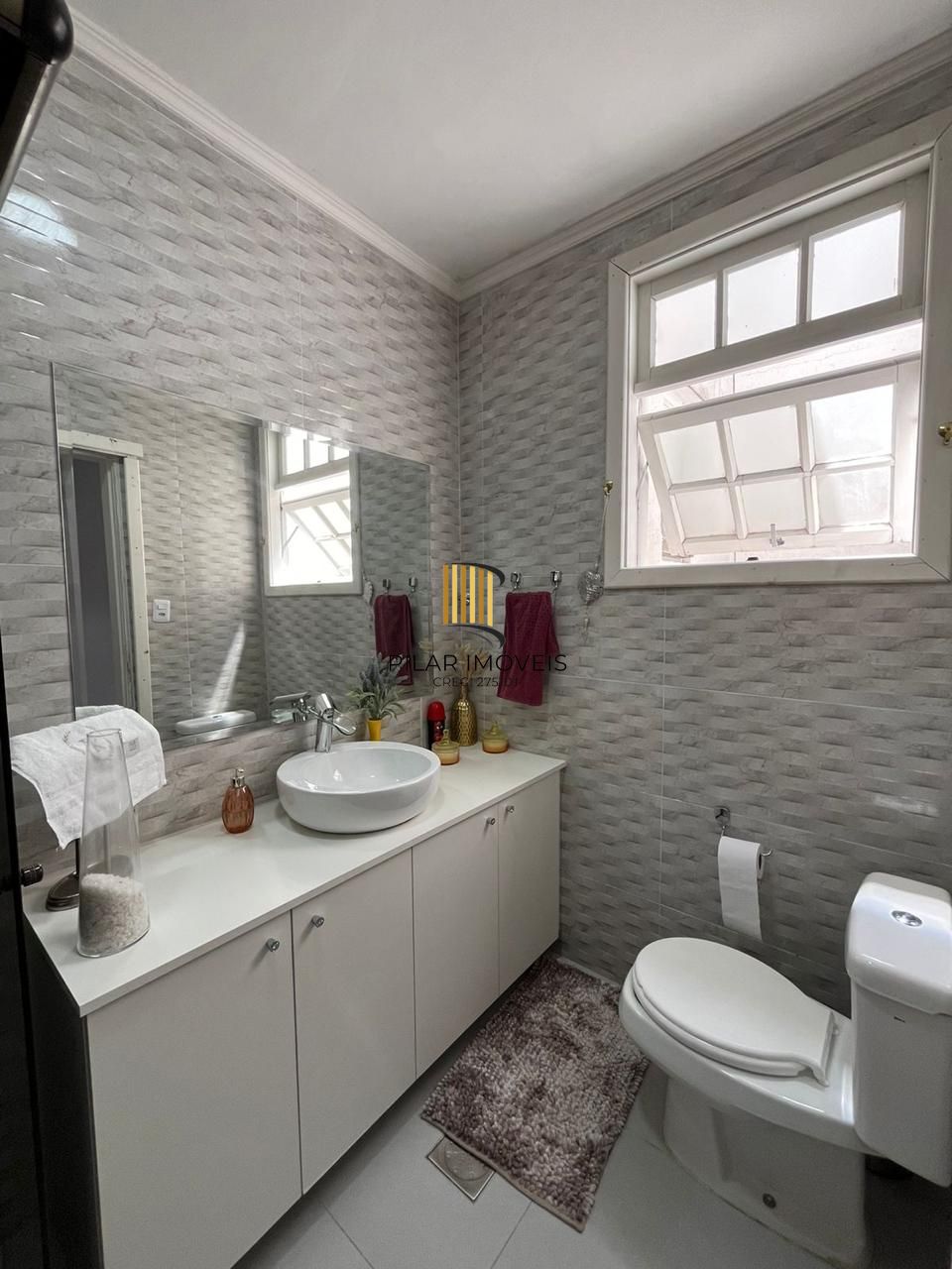 Apartamento à venda/ Três dorm/ Elevador/Garagem/ Amplo/ Bem Localizado