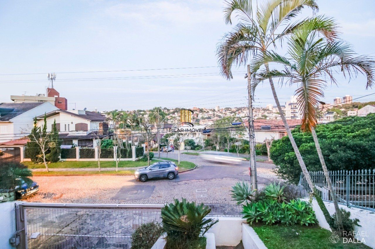 Casa para Venda - 249m², 5 dormitórios, sendo 1 suites, 4 vagas - Chácara das Pedras