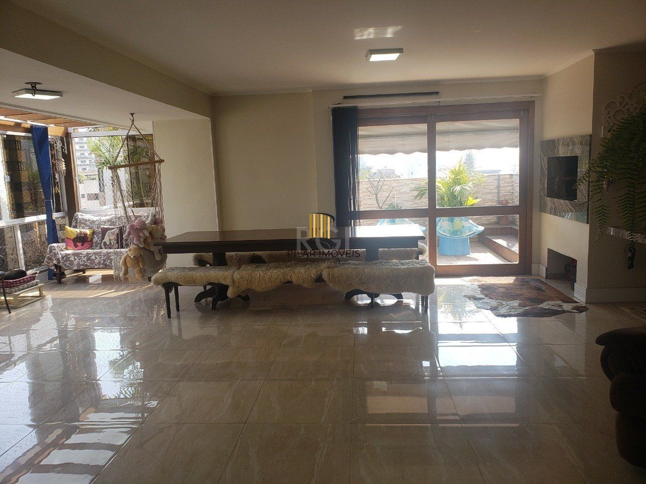 Cobertura para Venda - 296m², 3 dormitórios, sendo 1 suites, 3 vagas - Petrópolis