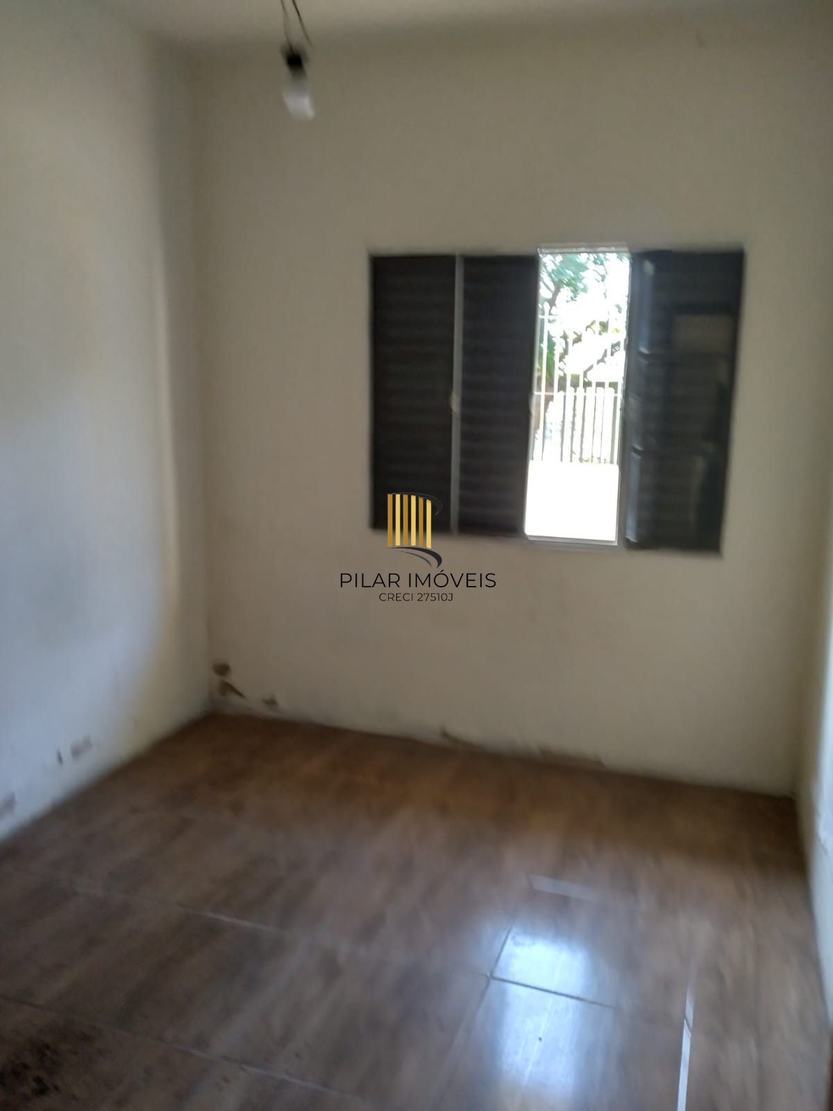 Casa com 2 dorm.  de  alvenaria em região arborizanada.