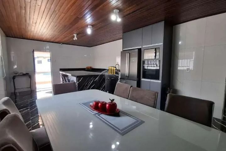 CASA A VENDA NO BAIRRO HARMONIA EM CANOAS COM 4 QUARTOS / 1 SUITE / 3 BANHEIROS / 6 VAGAS