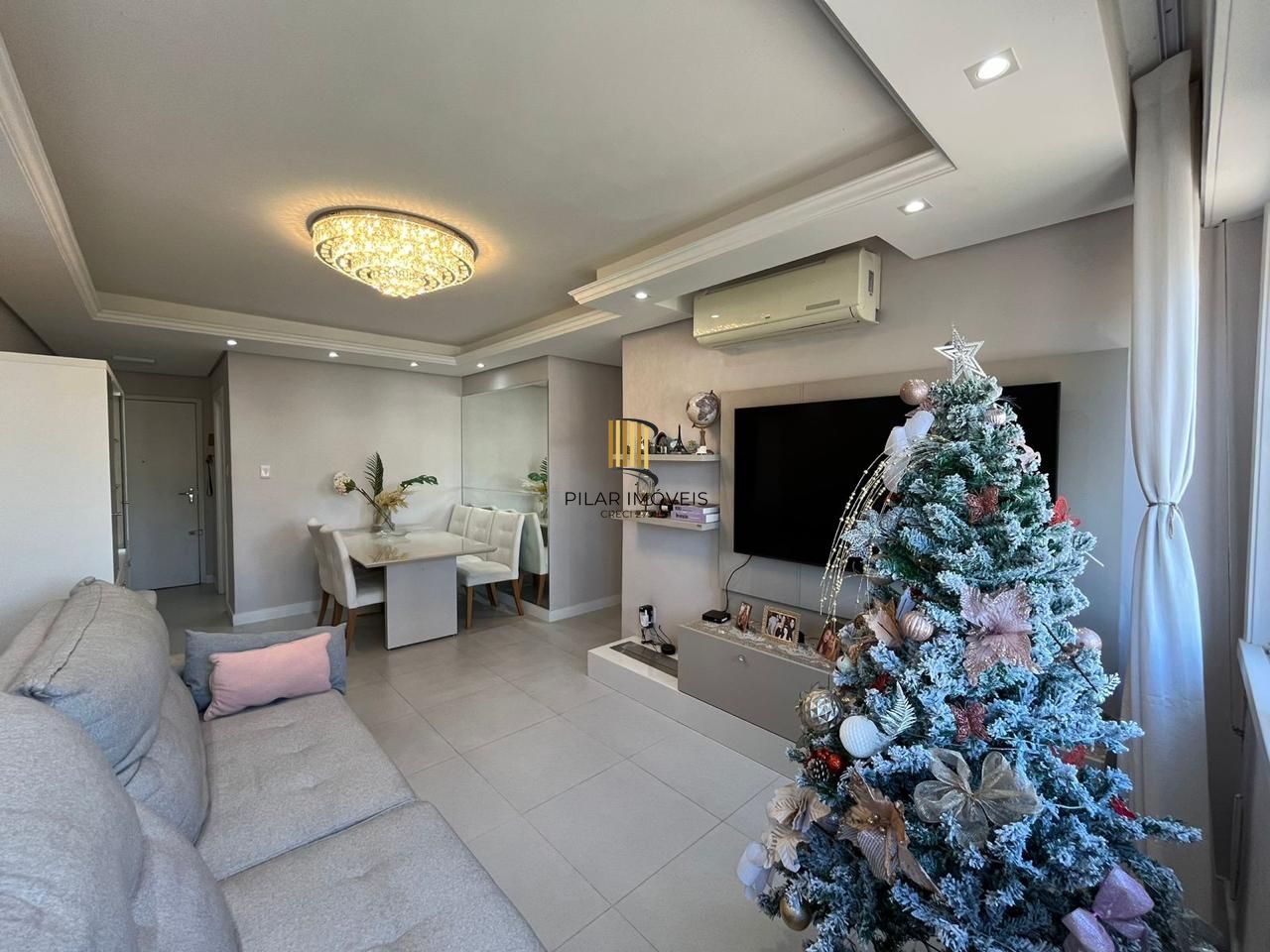 Apartamento à venda/ Três dorm/ Elevador/Garagem/ Amplo/ Bem Localizado