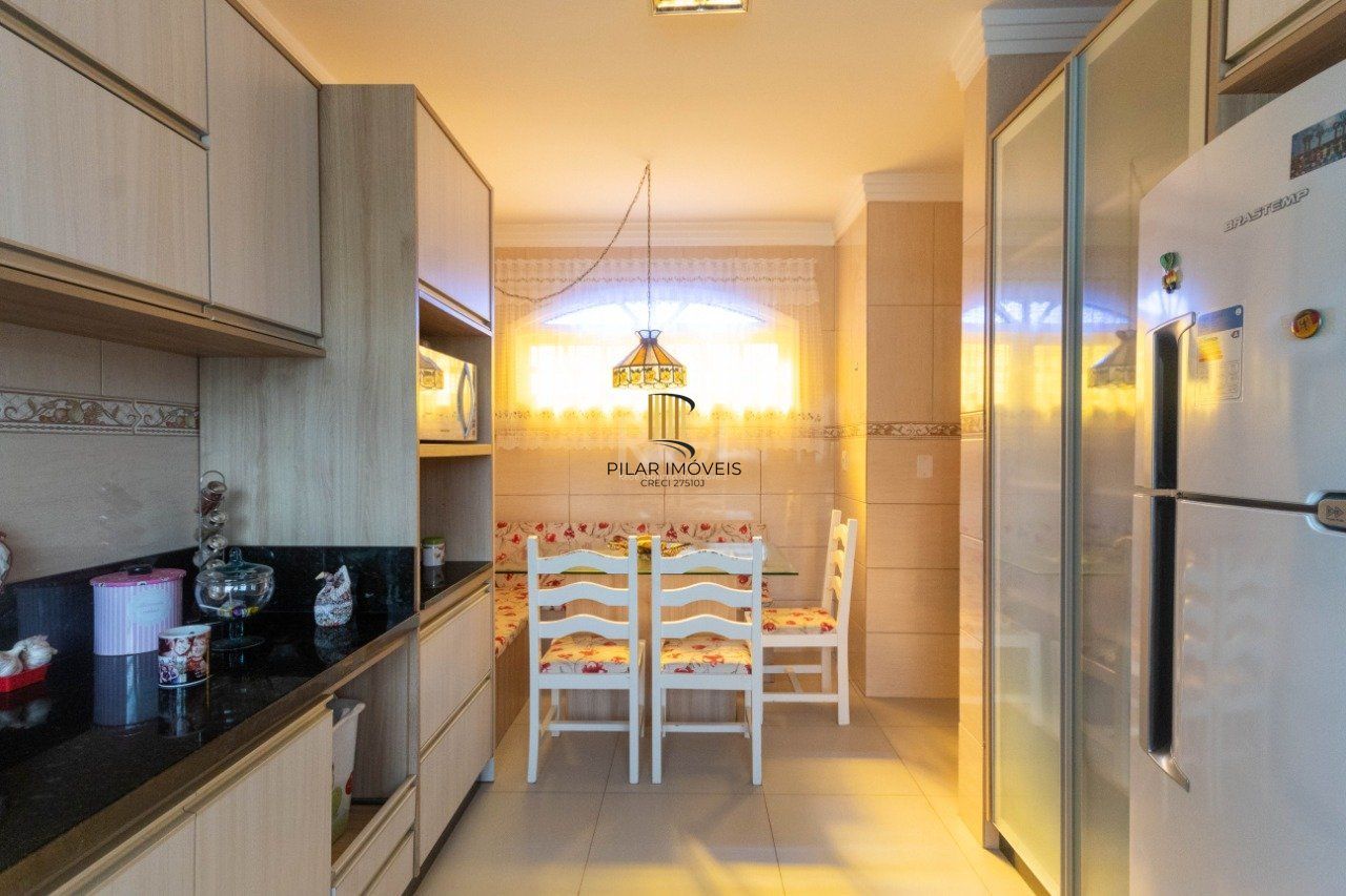 Casa para Venda - 250m², 3 dormitórios, sendo 2 suites, Partenon