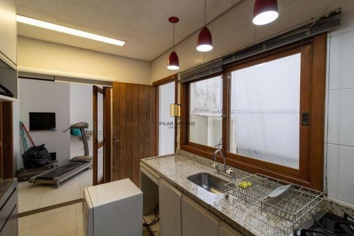 Casa à Venda - Hipica, 3 Quartos, 143 m²
