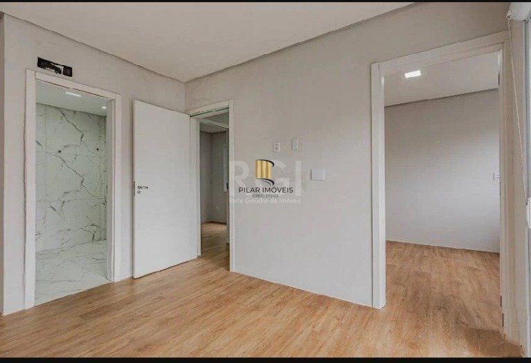 Casa para Venda - 220m², 3 dormitórios, sendo 2 suites, 2 vagas - Partenon