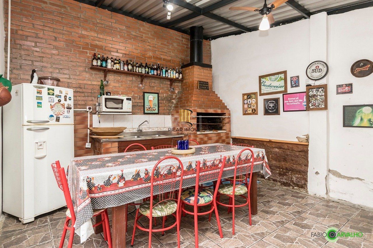 Casa para Venda - 168m², 3 dormitórios, sendo 1 suites, 3 vagas - Medianeira
