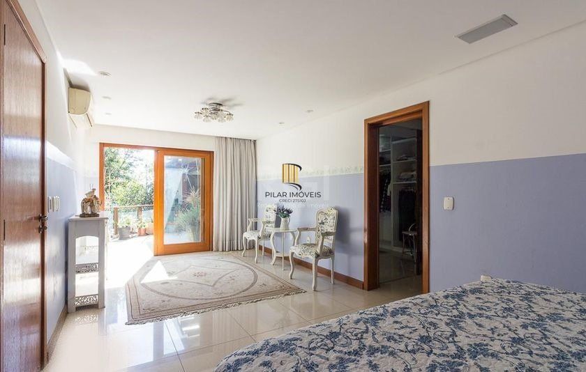 Sobrado para Venda - 656m², 5 dormitórios, sendo 4 suites, 2 vagas - Cristo Redentor