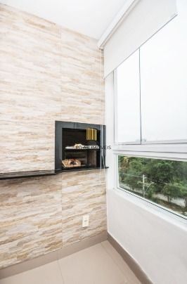 Apartamento com 2 quartos, sala, cozinha, sacada com churrasqueira e 1 vaga.