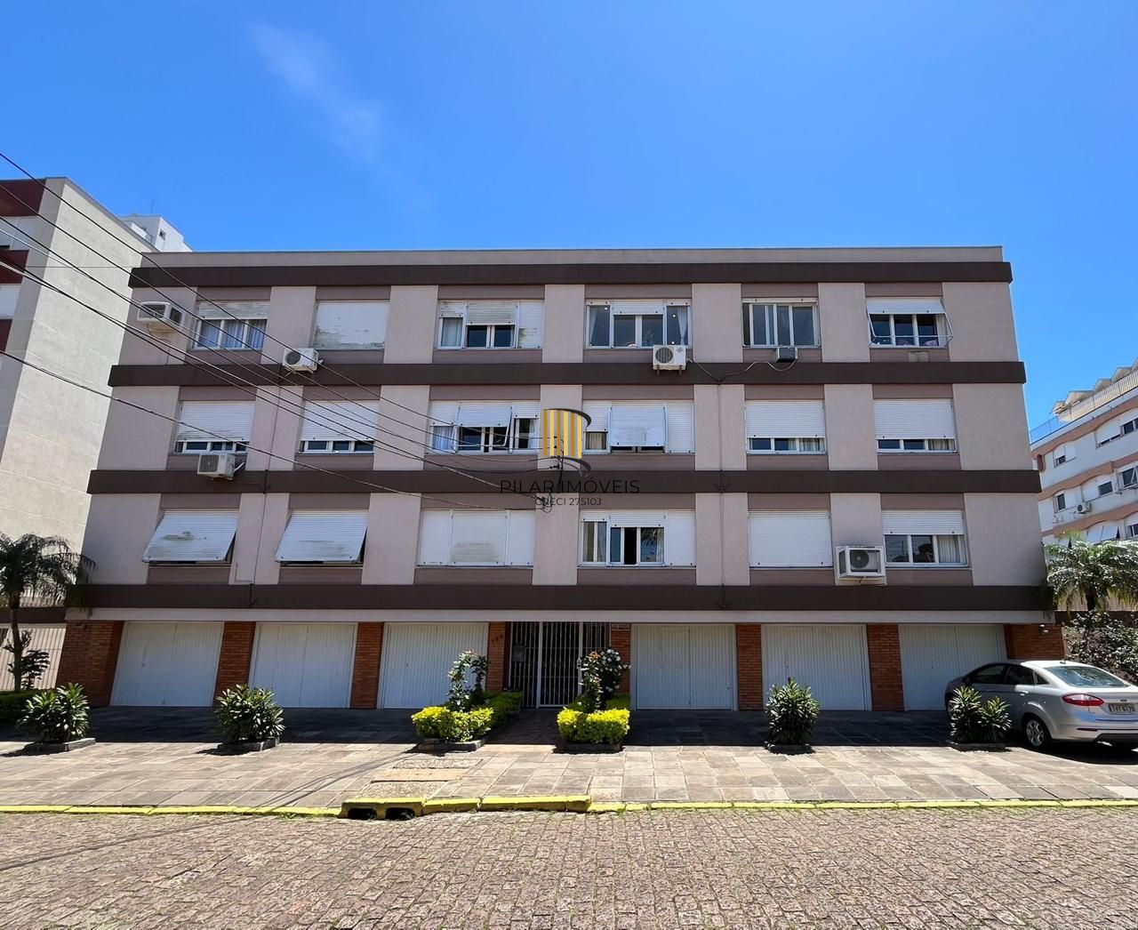 Apartamento à venda/ Três dorm/ Elevador/Garagem/ Amplo/ Bem Localizado