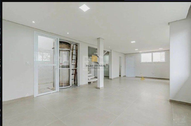 Casa para Venda - 220m², 3 dormitórios, sendo 2 suites, 2 vagas - Partenon