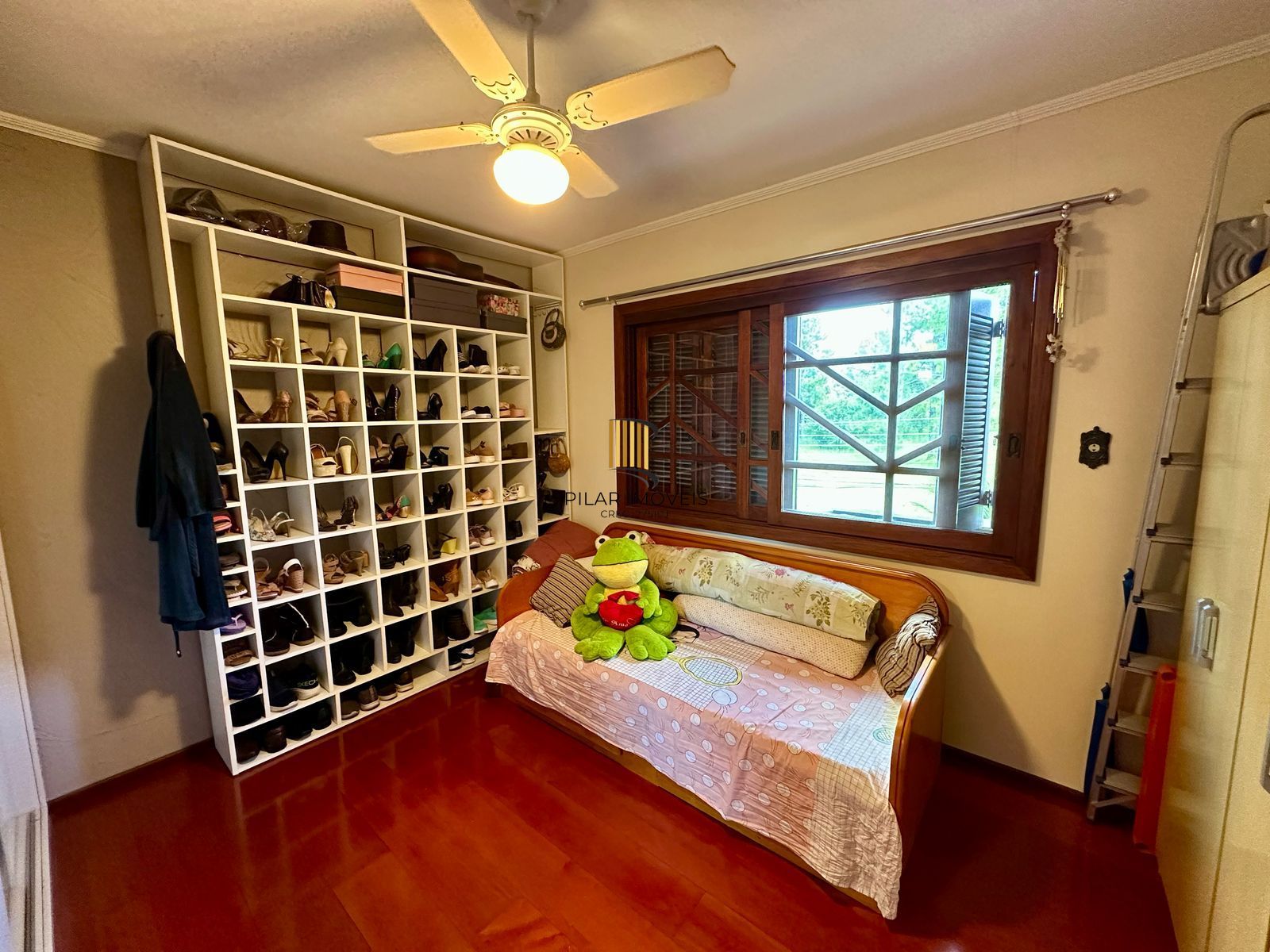 Sobrado 4 dormitórios, 256m2 no Nossa Sra. das Graças