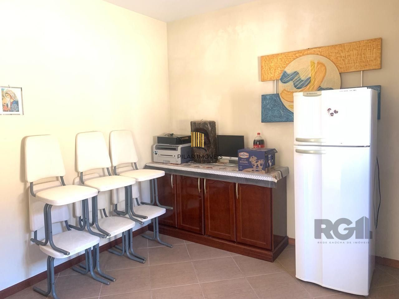 Casa com 3 quartos, 1 suíte, 3 vagas e 182m² para vender por R$ 890.000