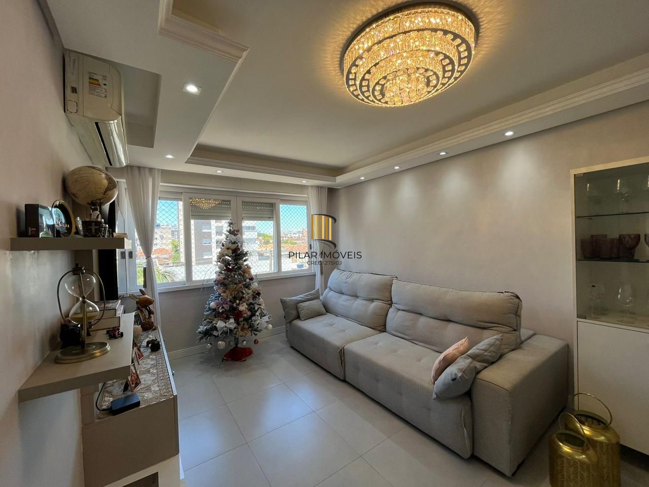 Apartamento à venda/ Três dorm/ Elevador/Garagem/ Amplo/ Bem Localizado