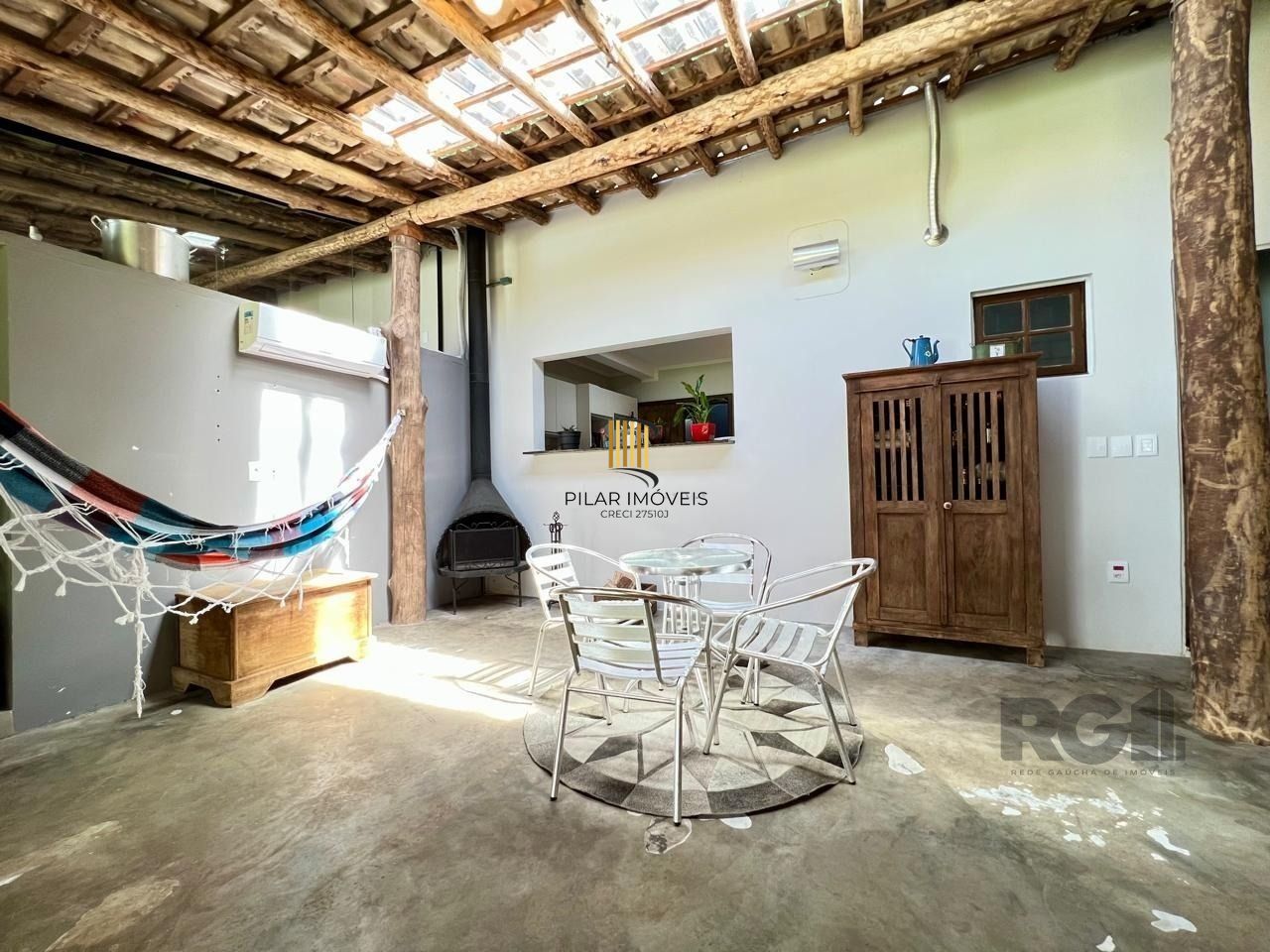 Casa 3 dormitórios no bairro Serraria