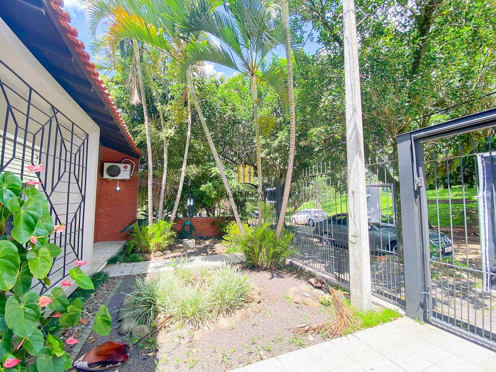 Casa / 4 Quartos / 1 Suíte / Churrasqueira / Jardim Itu Sabará / Porto Alegre / RS