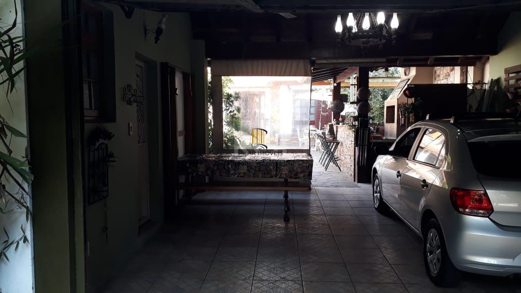 Casa para Venda - 144m², 3 dormitórios, sendo 2 suites, 4 vagas - São João