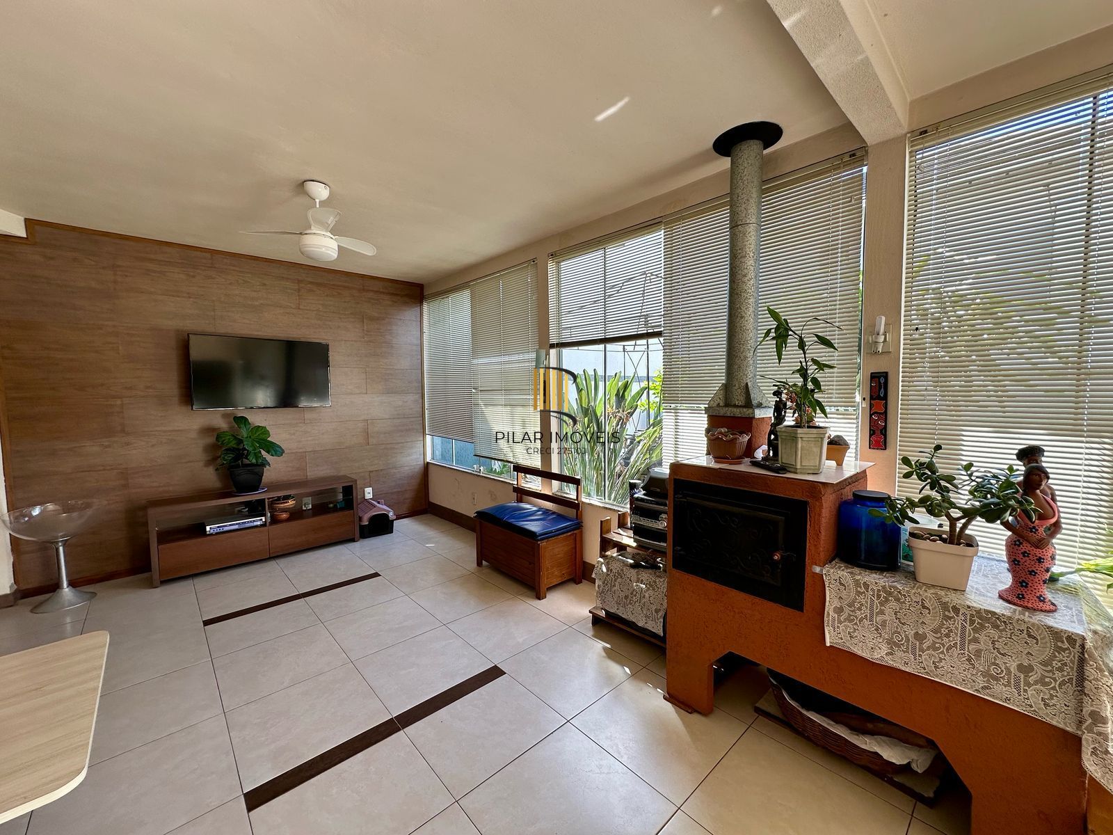 Sobrado 4 dormitórios, 256m2 no Nossa Sra. das Graças