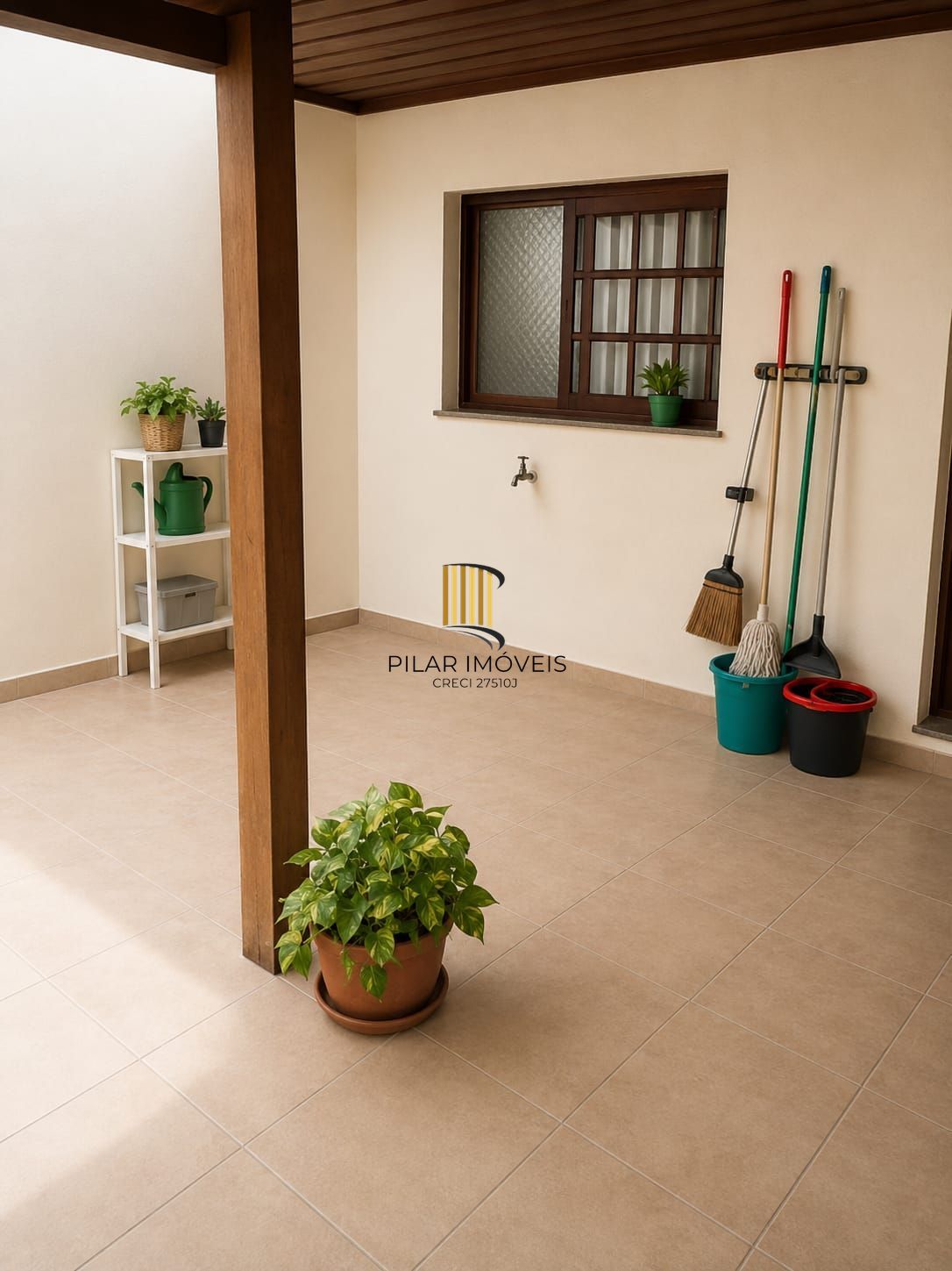 Sobrado 3 Dorm/ 2 Vagas garagem/ Exelente localização