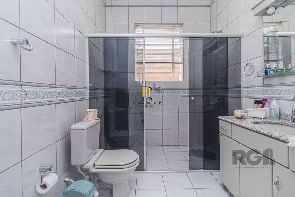 Casa 4 dormitórios no bairro Navegantes