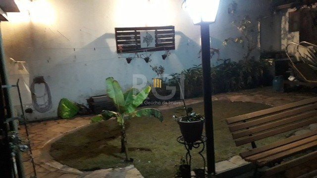 Casa para Venda - 144m², 3 dormitórios, sendo 2 suites, 4 vagas - São João