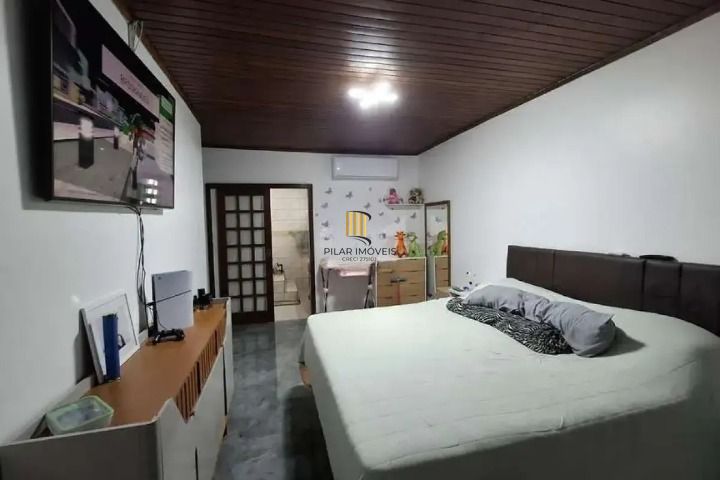 CASA A VENDA NO BAIRRO HARMONIA EM CANOAS COM 4 QUARTOS / 1 SUITE / 3 BANHEIROS / 6 VAGAS