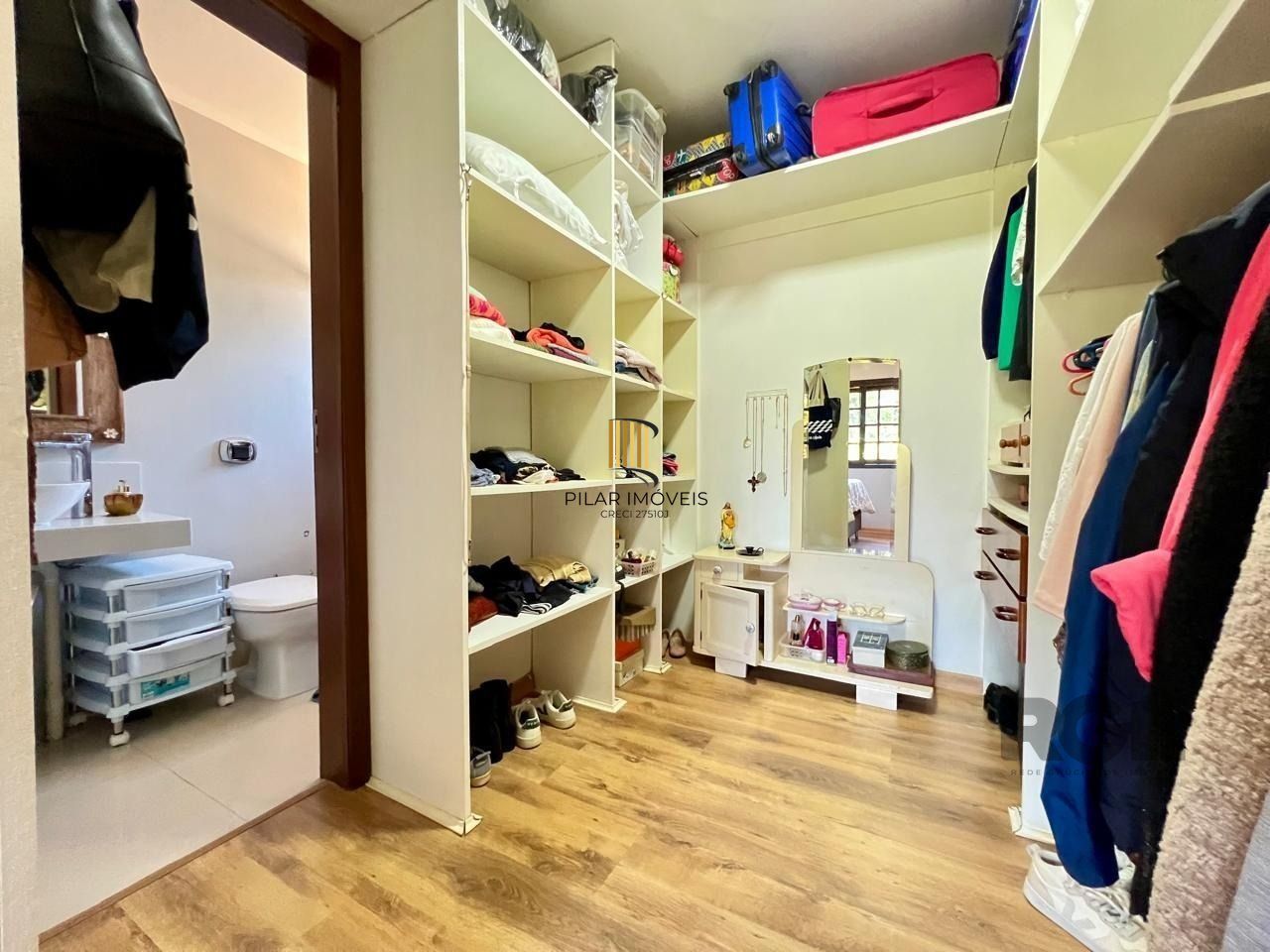 Casa 3 dormitórios no bairro Serraria