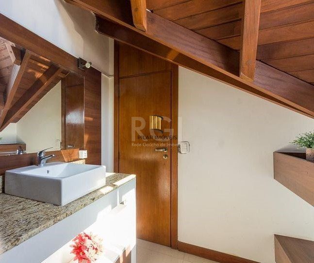 Sobrado para Venda - 656m², 5 dormitórios, sendo 4 suites, 2 vagas - Cristo Redentor
