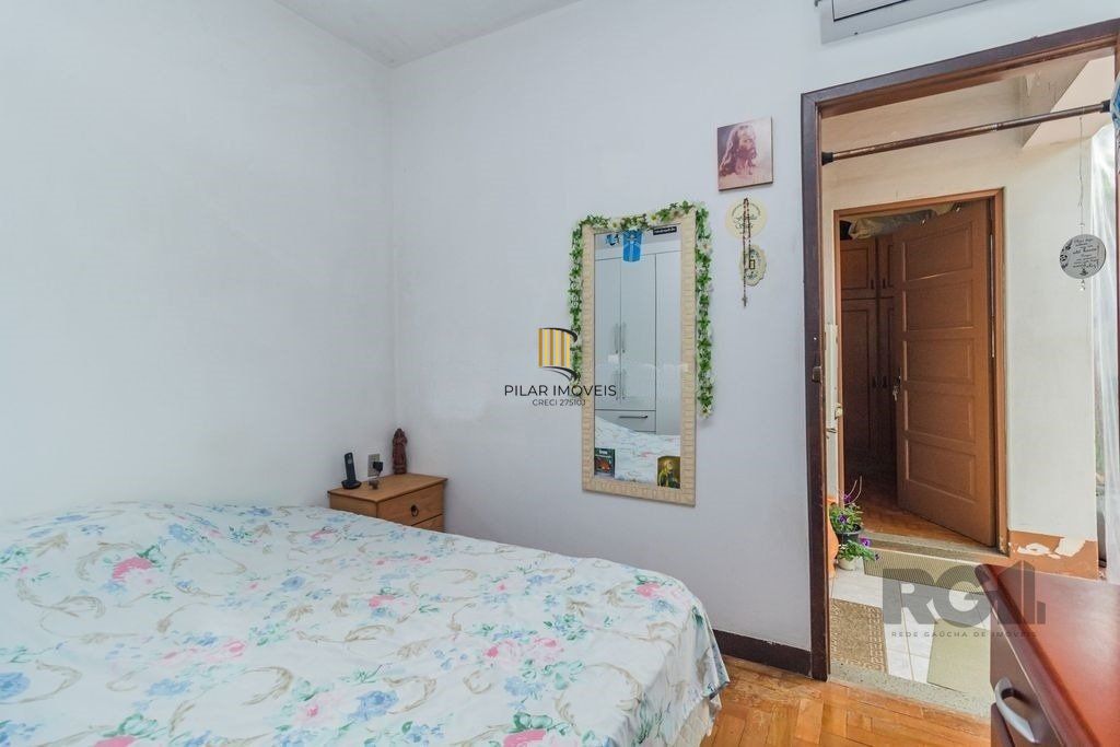 Casa 4 dormitórios no bairro Navegantes