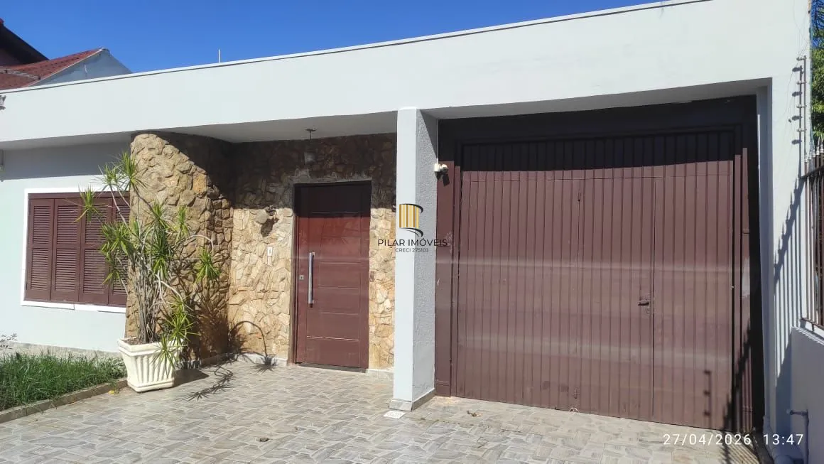 Casa com piscina e salão de festas a venda Canoas / 3 Dormitórios
