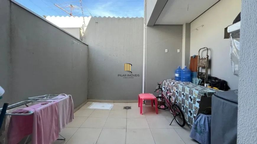 Casa a venda no bairro São José com 2 quartos / 2 suítes / 3 banheiros