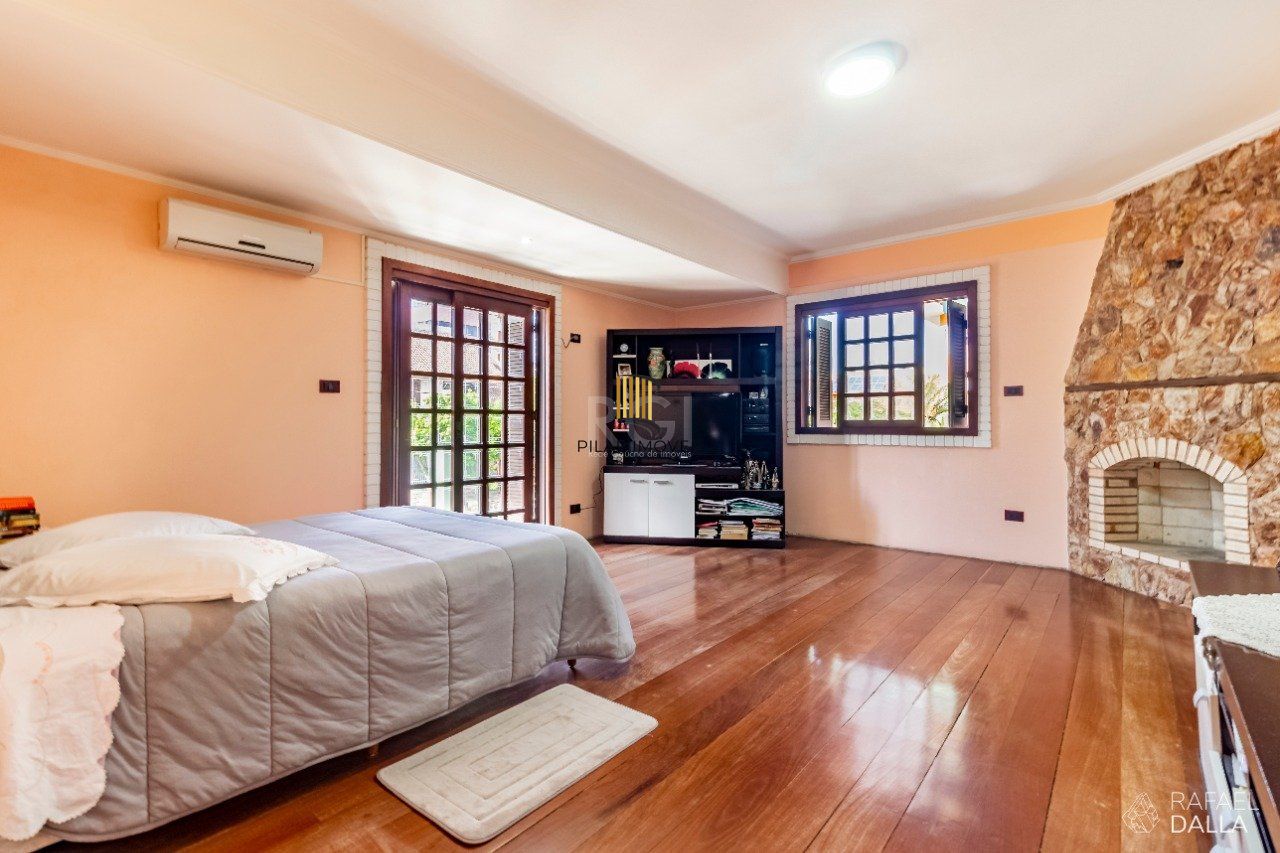 Casa para Venda - 574m², 3 dormitórios, sendo 2 suites, 8 vagas - Jardim Planalto