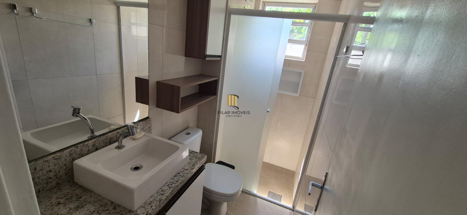 Apartamento 2 Dormiótios / Cond. fechado/ piscina/ excelente localização