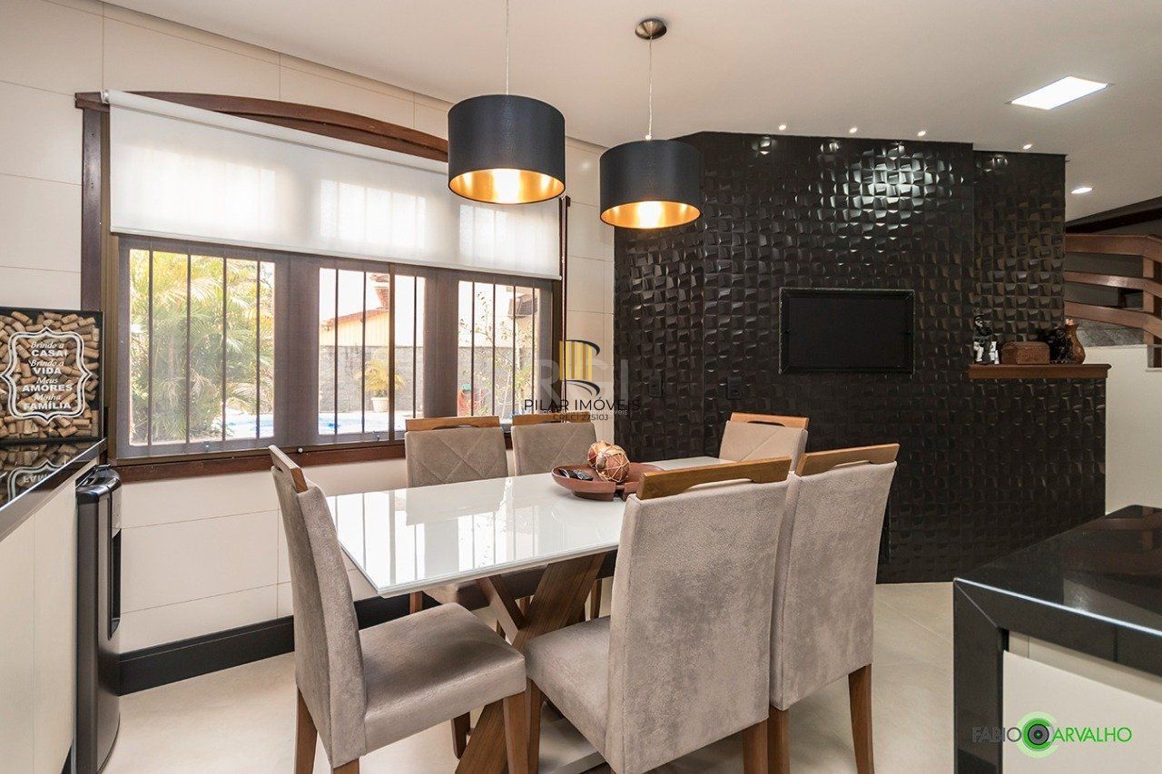 Sobrado para Venda - 335m², 4 dormitórios, sendo 2 suites, 3 vagas - Petrópolis